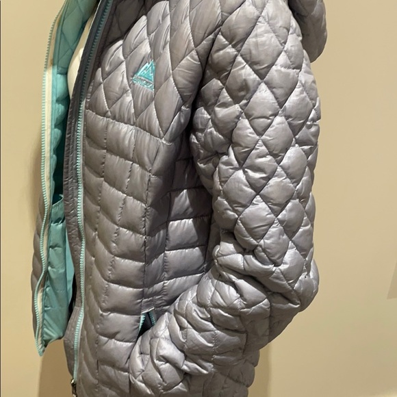 Light gray with turquoise interior puffer jacket - Picture 2 of 6